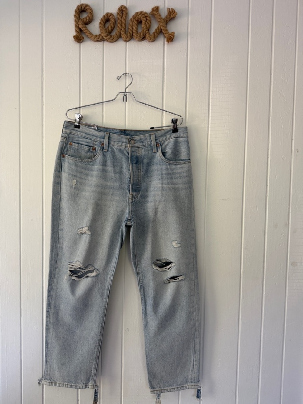 Levi’s 501 Light Wash Distressed Women’s Jeans 32 x 26